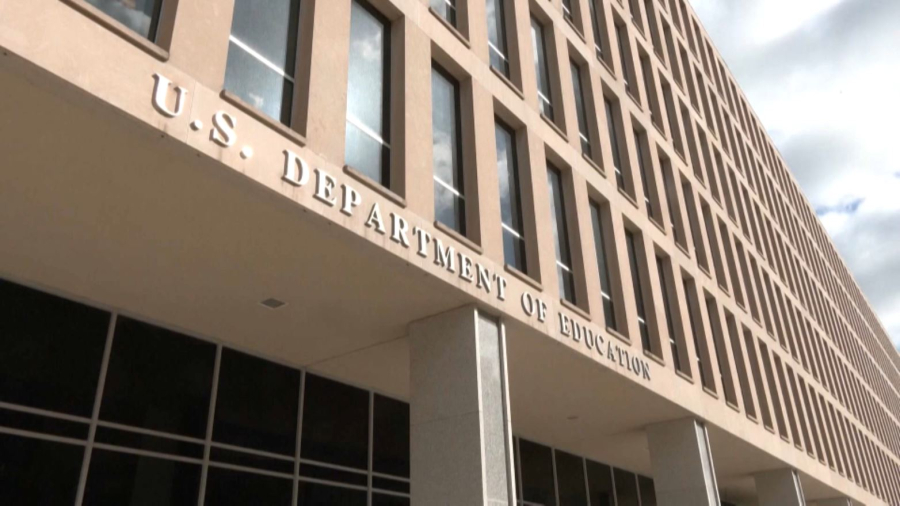 Сот Трампқа Білім министрлігін таратуға рұқсат берді