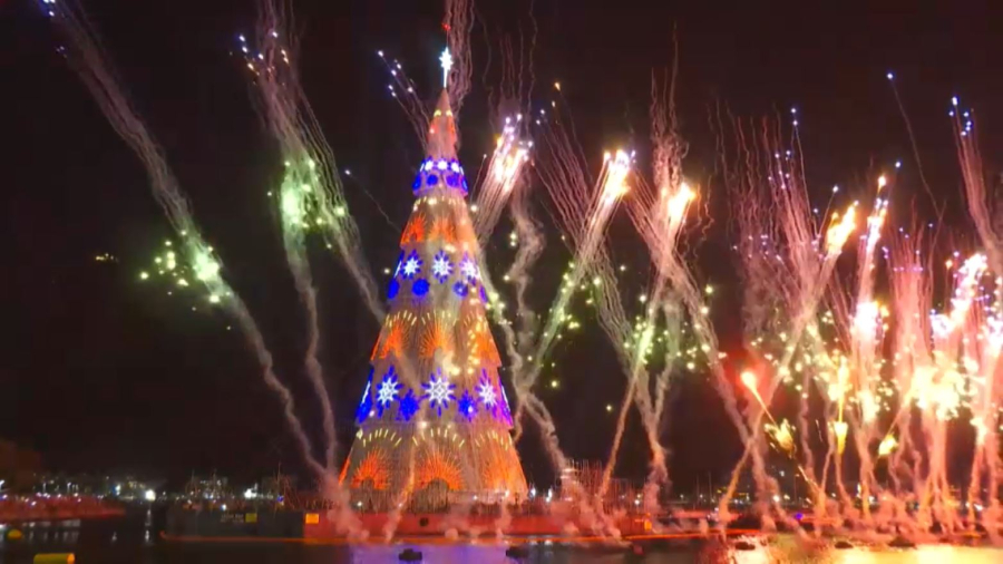 Рио-де-Жанейрода 80 метрлік алып шырша жағылды