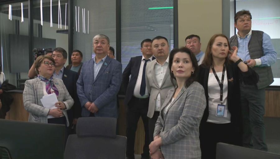Сенат депутаттары Үлкен Алматы автожолының жұмысымен танысты
