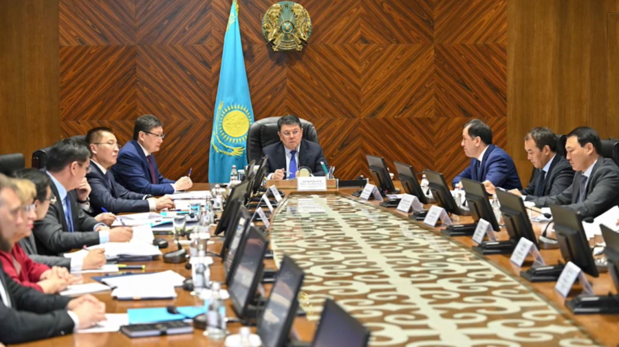 Новые подходы к развитию регионов обсудил Бозумбаев с акимами трех областей