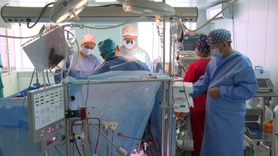 Восьми новорождённым в Шымкенте провели операции на сердце