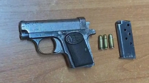 100-летний пистолет передали в полицию Жамбылской области