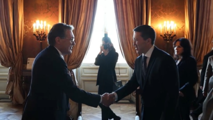 Астана и Париж сверили часы