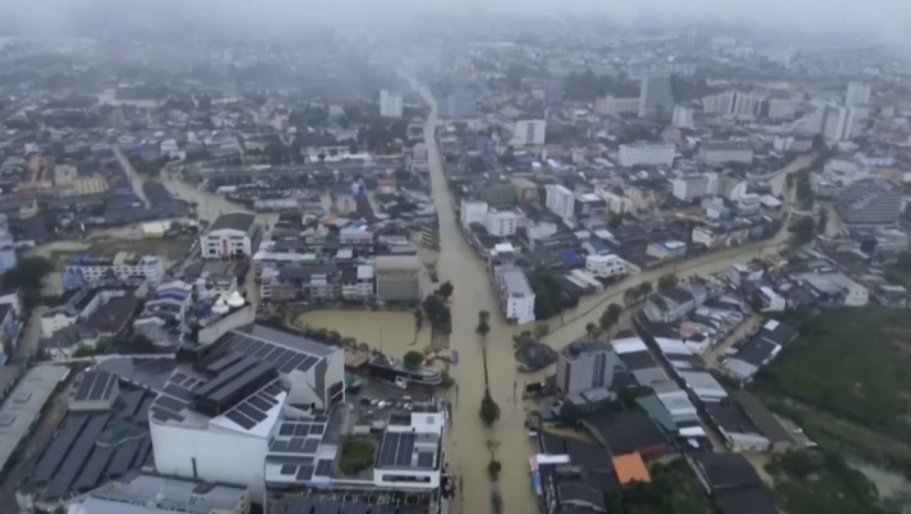 Наводнение на юге Таиланда: эвакуированы туристы из 17 отелей