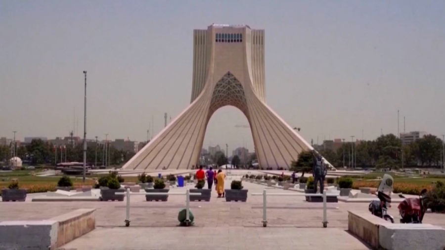 Госучреждения временно закрыли в Иране из-за жары