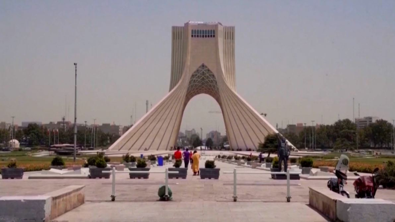 Госучреждения временно закрыли в Иране из-за жары