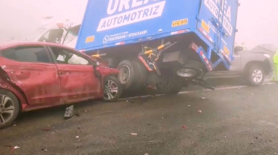 Перуде ірі жол апатынан 12 адам жарақат алды