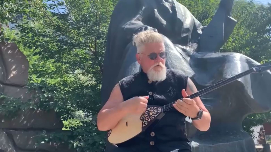 Кюй «Казахстан» в исполнении австралийца покоряет соцсети