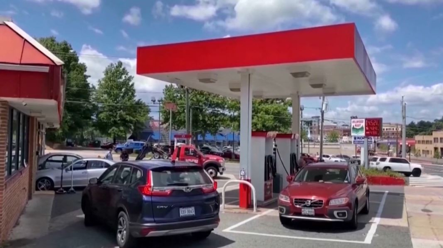 Цены на бензин продолжают расти в США