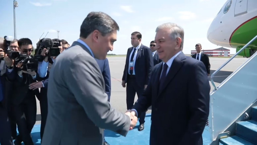 Шавкат Мирзиёев саммитке қатысу үшін Астанаға келді