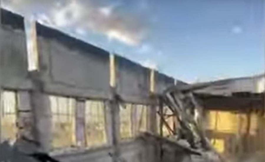 Крыша строящейся школы обрушилась в Кульсары