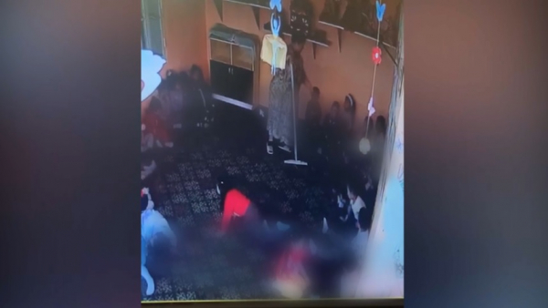 Сотрудница детского сада била малышей шваброй