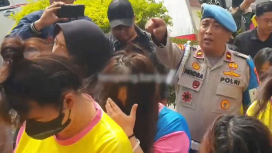 Индонезияда бала сатумен айналысатын қылмыстық топ ұсталды