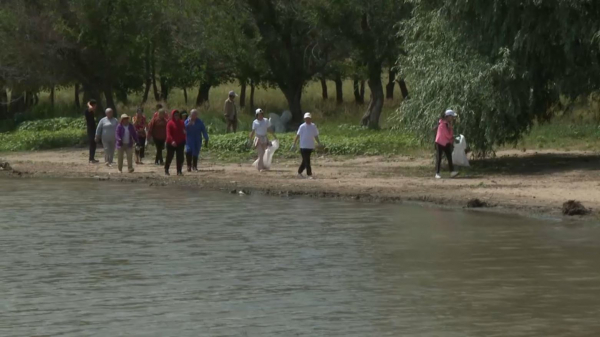Ертіс өзенінің жағасынан 100 қап қоқыс жиналды