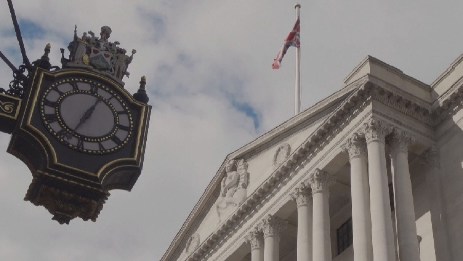 Британия фастфуд жарнамасына шектеу енгізді