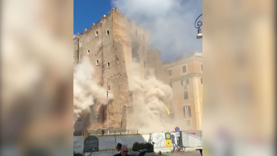 Римде 29 метрлік мұнара құлады