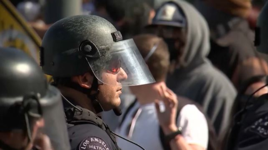 Пентагон направил 700 морских пехотинцев в Лос-Анджелес