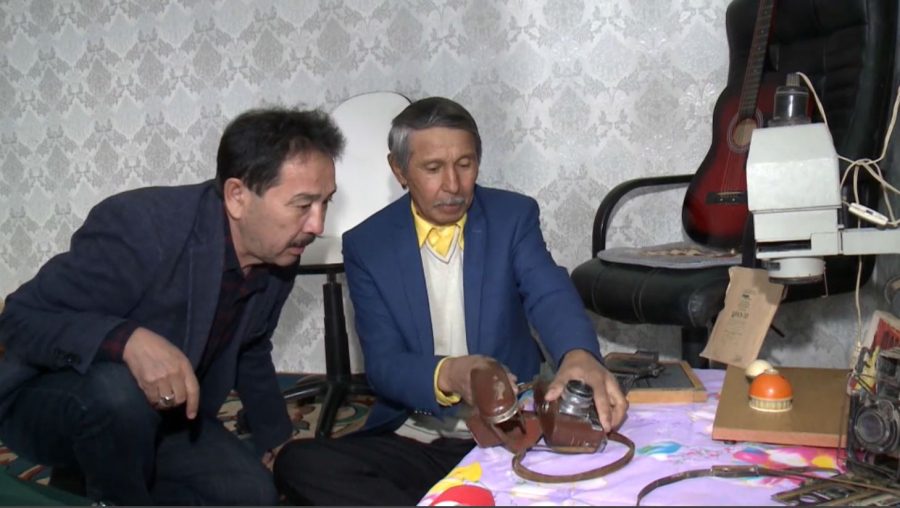 Атырау облысында өткен ғасырда қолданылған фотоаппараттарды сақтаған фототілші тұрады