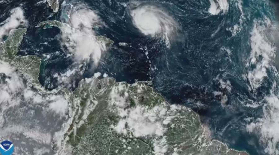 Ураган «Умберто» движется в сторону США