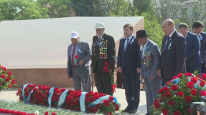 Помнить и гордиться: торжественная церемония возложения цветов прошла в Шымкенте