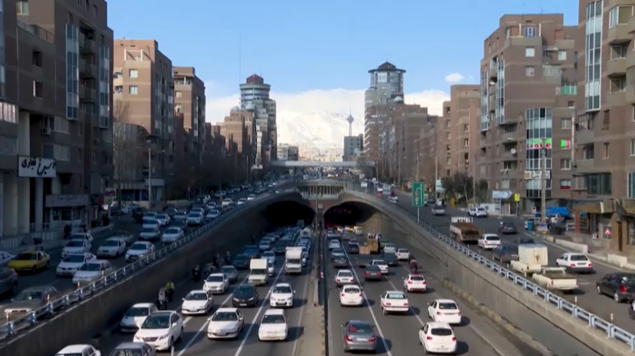 Образовательные учреждения в Иране переводят в онлайн