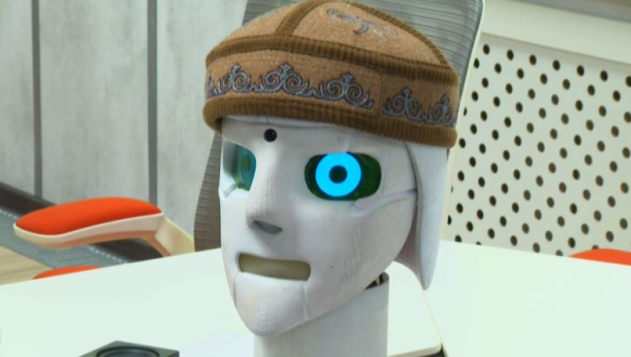 Студенты из Семея создали робота-ассистента для преподавателей