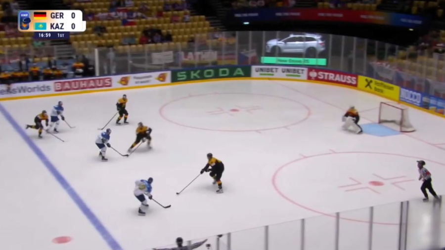 Сборная РК по хоккею потерпела первое поражение на чемпионате мира