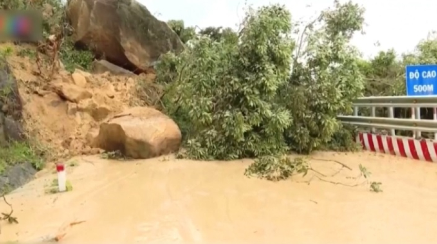 Наводнения и оползни унесли жизни более 40 человек во Вьетнаме