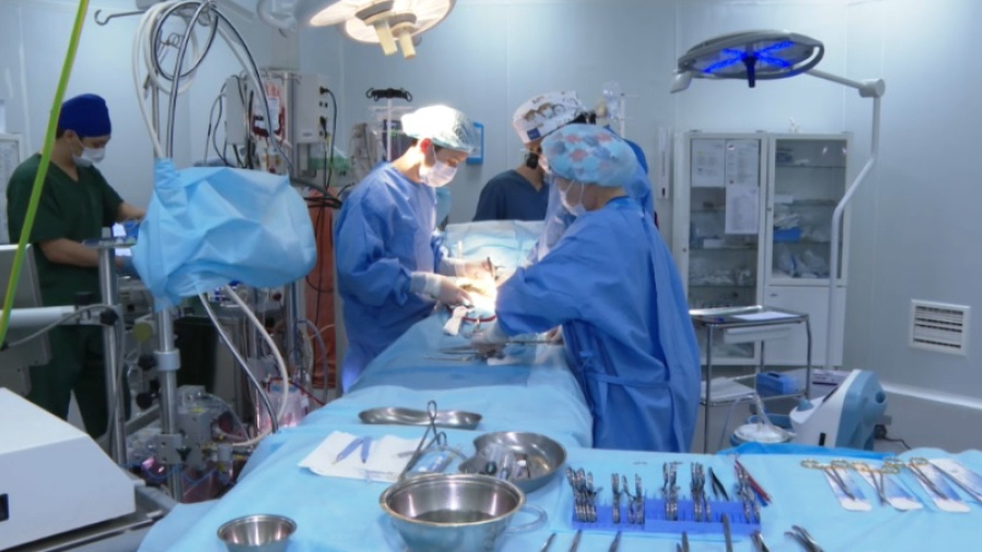 Столичные кардиохирурги оперируют пороки сердца новым методом