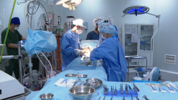 Столичные кардиохирурги оперируют пороки сердца новым методом