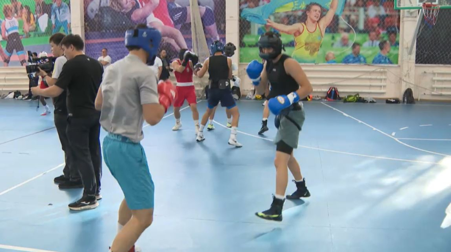 Сборная Казахстана готовится к домашнему этапу Кубка мира по боксу