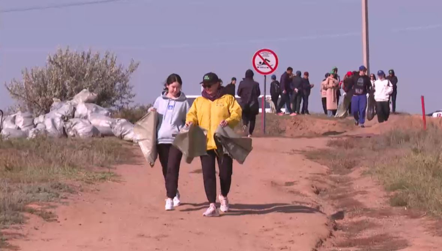 «Таза Қазақстан»: Қосшыдағы сенбілікке жүздеген адам қатысты