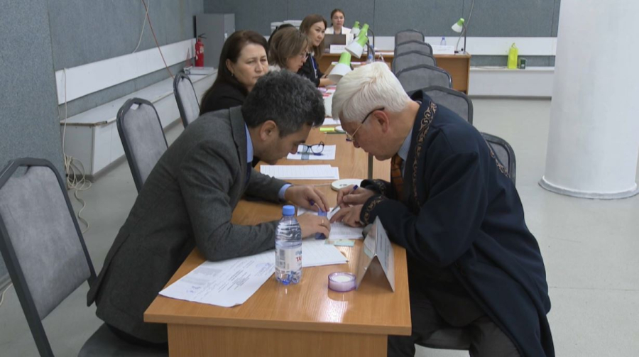 Академик Асқар Жұмаділдаев дауыс берді