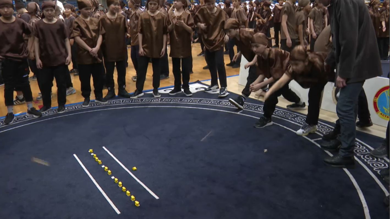 Астанада бір мезетте 18 мың бала асық ойнады