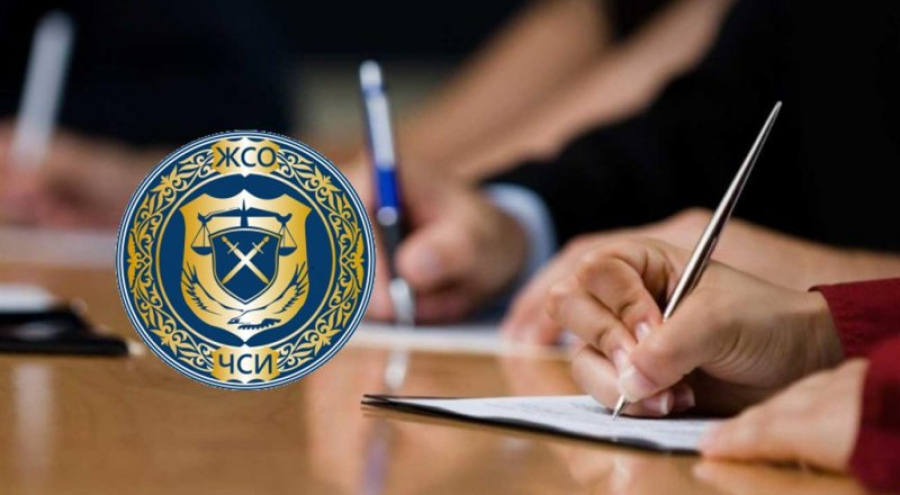 Жеке сот орындаушысы борышкерлердің ақшасын туыстарының шотына аударған