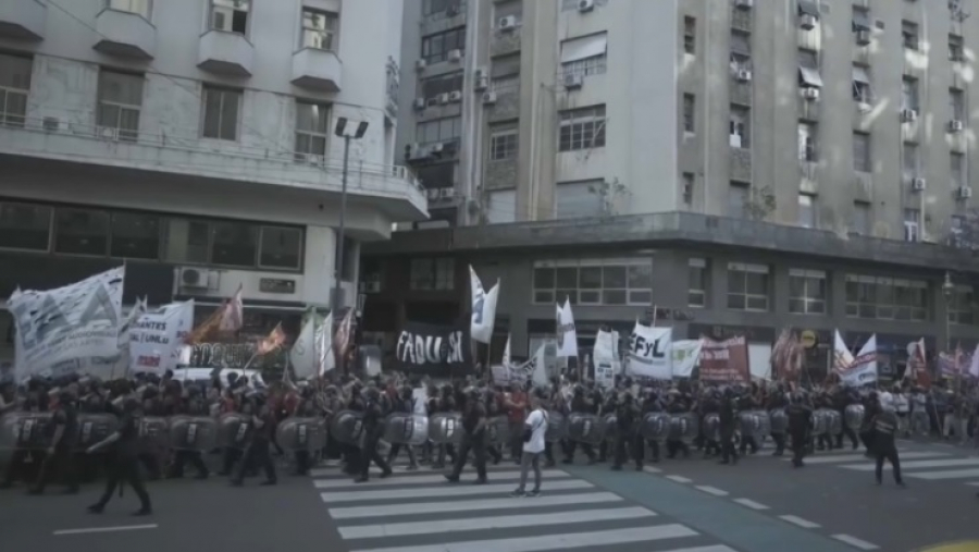 В Аргентине продолжаются протесты из-за вето на проект о финансировании вузов