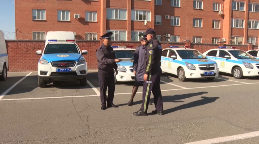 Павлодарлық полиция қызметкері төрт тілді еркін меңгерген