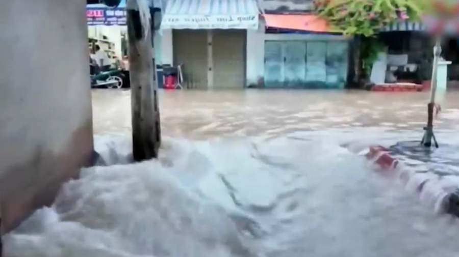 Число жертв наводнений выросло во Вьетнаме