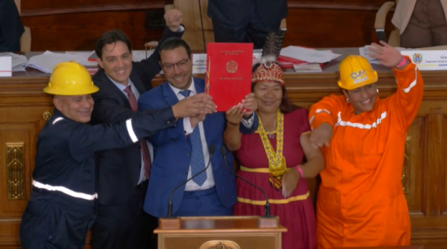 Венесуэла одобрила закон о добыче золота