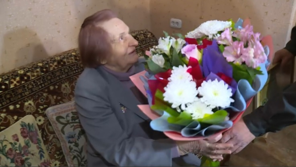 Карагандинские военные поздравили с 8 Марта ветерана войны