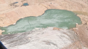 Уровень ледниковых озер в горах Алматы принудительно снижают