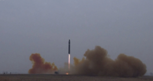 КНДР запустила межконтинентальную баллистическую ракету «Хвасон-15»