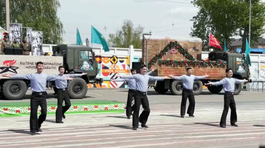 Өскеменде жеңіс рухын ұлықтаған көшпелі концерт өтті