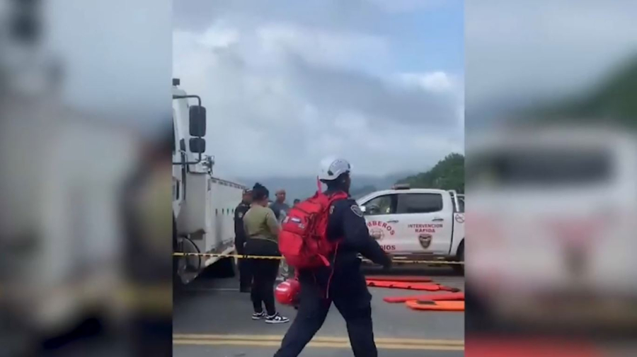 Школьный автобус сорвался со скалы: 17 жертв