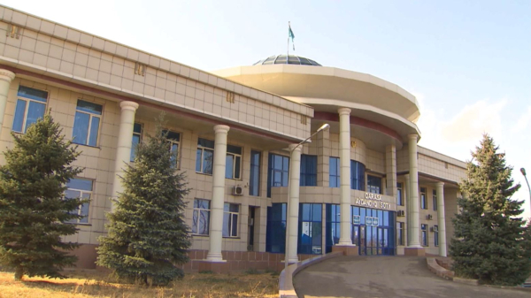 Қаскелеңде қыз зорлады деп айыпталған күдікті сот аумағынан қашып кетті