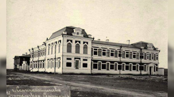 Ғ. Бейсембаев ғасырлық тарихы бар мектеп ұжымдарымен кездесу өткізді