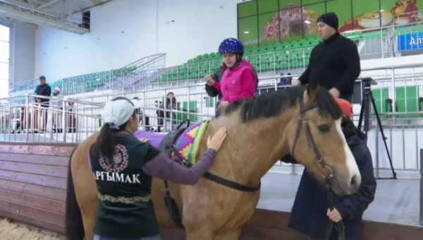 Курс иппотерапии бесплатно прошли 72 ребенка в Астане