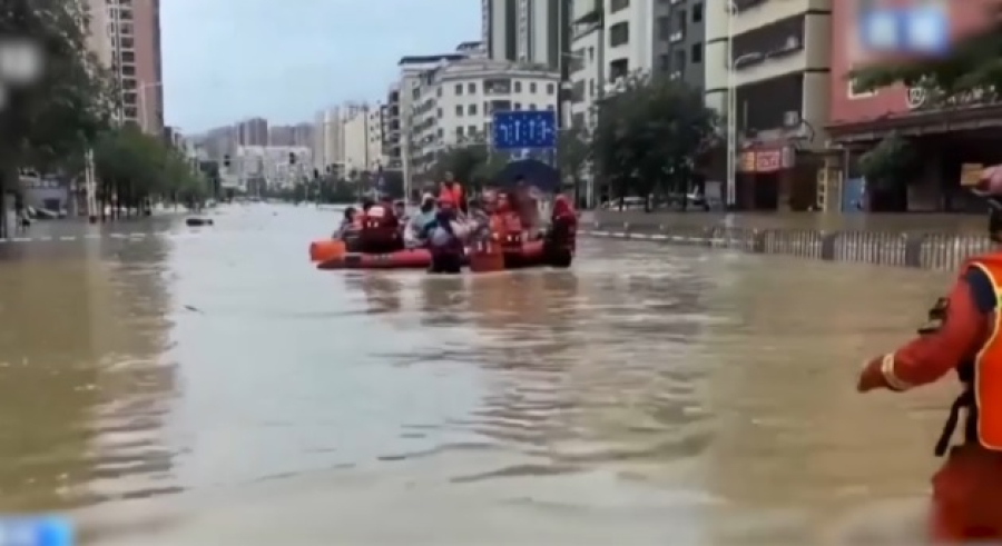 7500 человек эвакуировали из-за наводнений на юге КНР