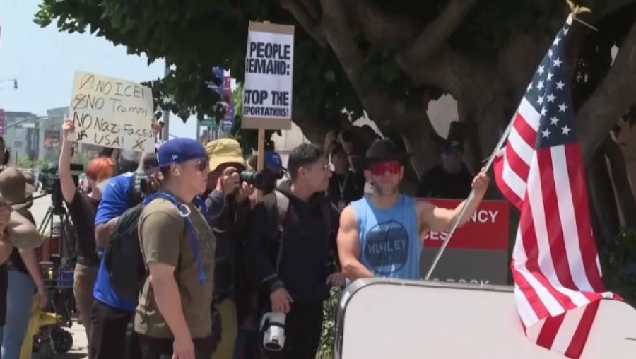 Протесты в США: люди против масштабных проверок