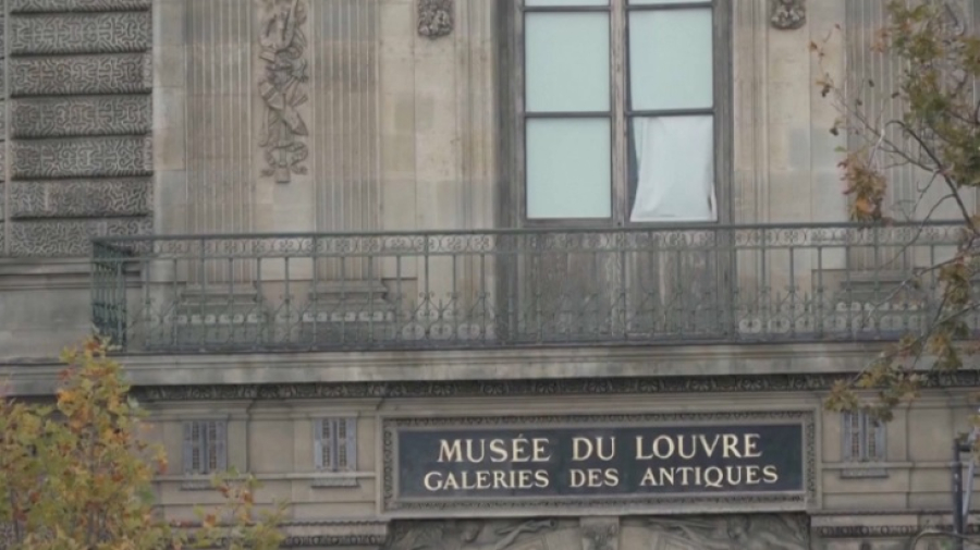 Из Лувра украли более 8 тысяч бриллиантов